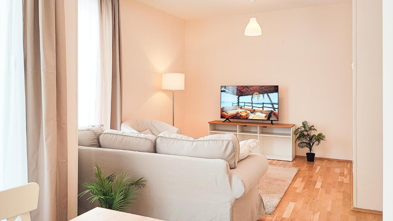 Filinhome Papa Suite 5 Novi Sad Luaran gambar